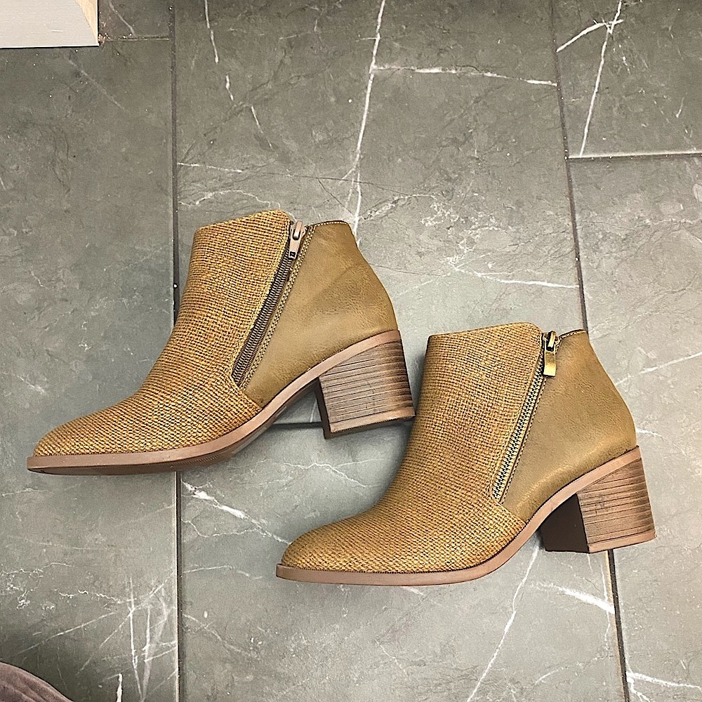 Journey + Crew textured two toned ankle booties PO 001002 7.5 taupe zip boots